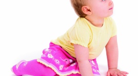 Wiosenny „must have” każdego maluszka - Wielkimi krokami nadchodzi wiosna, a wraz z nią zmiana pogody. Oznacza to, że musimy przejrzeć oraz uzupełnić szafę swojego dziecka, aby być gotowym na zmieniające się warunki atmosferyczne. O czym musimy pamiętać?