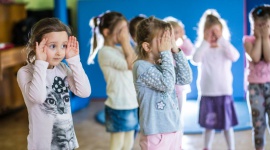 Program taneczny stworzony przez szkołę Paaro nagrodzony - Wśród bogatej oferty dodatkowych zajęć dla najmłodszych niesłabnącym zainteresowaniem rodziców cieszą się zwłaszcza te, które pozwalają dzieciom na jak najbardziej wszechstronny rozwój.