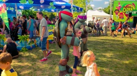 Ruch to zdrowie - jak zachęcić dziecko do zabawy na świeżym powietrzu? - Naukowcy z Uniwersytetu Essex uważają, że już 5 minut aktywności na świeżym powietrzu wystarczy, aby znacznie poprawiło się nasze samopoczucie fizyczne i psychiczne . Zabawa na zewnątrz bardzo dobrze wpływa na rozwój dziecka. Jak jednak zachęcić je do wyjścia na dwór?