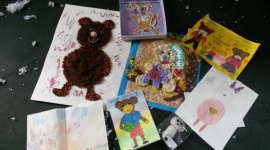 Już ponad 100 „misiowych” prac nadesłanych na wyjątkowy konkurs - Niewiele ponad miesiąc pozostało na nadesłanie pracy plastycznej na wyjątkowy konkurs, w którym można wygrać m.in. wyjazd do podparyskiego Disneylandu.