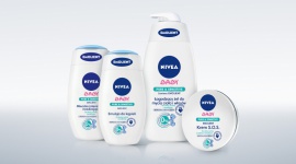 Emolienty NIVEA BABY do pielęgnacji skóry dziecka od samego początku - Emolienty NIVEA BABY pomagają zapewnić dziecku odpowiednią opiekę i nawilżenie, i tym samym codziennie, od samego początku, wspierać prawidłowy rozwój skóry malucha.