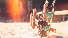 Zima nie musi być nudna. Zachęcajmy dzieci do aktywnego spędzania ferii. - Niektóre dzieci wyjadą na ferie w góry, są i tacy, którzy nawet zimą wolą morze. Jak co roku duża część dzieci zostanie jednak w domach. Czas wolny najlepiej spędzić możliwie najaktywniej. Wspólne zabawy pogłębiają więź z dzieckiem, co często umyka w codziennej rutynie.