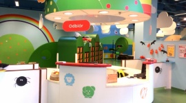 Stare i nowe gry podwórkowe w Porcie Łódź - Gra w kapsle, kółko i krzyżyk, czy choćby nawet popularne klasy i ciuciubabka - dziś większość dzieci zna te zabawy tylko z opowieści rodziców lub starszego rodzeństwa. Port Łódź Junior postanowił ocalić je od zapomnienia.