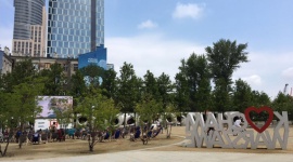 Kino dla dzieci na placu Europejskim: „Rabusie fistaszków” - Bajkowe poranki dla dzieci ponownie zawitają na plac Europejski! O godz. 11:00 przy Warsaw Spire wyświetlana będzie zabawna animacja pt. „Rabusie fistaszków” stworzona przez producentów „Shreka”. Na poranny seans zaprasza organizator wydarzenia firma Ghelamco Poland.