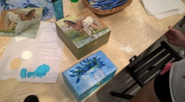 FERIE ZIMOWE - WARSZTATY KREATYWNE - MOZAIKOWE PUZDERKA - FERIE ZIMOWE - WARSZTATY KREATYWNE - MOZAIKOWE PUZDERKA 31 stycznia, godz. 13:00 – 15:00 7 lutego, godz. 13:00 – 15:00 empik Manufaktura, Łódź, ul. Karskiego 5