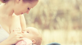 O tym chce wiedzieć każda mama! - Kobieta nieustannie troszczy się o prawidłowy rozwój i dobre samopoczucie niemowlęcia – widząc, że jej maleństwo w trakcie lub po karmieniu ulewa, zaczyna się martwić. Co powinna na ten temat wiedzieć?