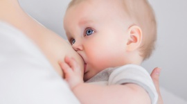 Porady dla kobiety karmiącej piersią – kilka zasad od eksperta dla każdej mamy! - Co należy zrobić, aby karmienie piersią przebiegało harmonijnie? Poznaj kilka porad od Agnieszki Kacalak, położnej, eksperta współpracującego z bebiprogram.pl.