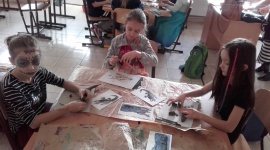 Naukowy dzień w społecznej podstawówce nr 11 w Białymstoku - Nauka poprzez kreatywne warsztaty oraz integracja dzieci z różnych klas i nauczycieli poprzez współpracę – takie są cele Wszechnicy, praktycznych zajęć, realizowanych w Społecznej Szkole Podstawowej nr 11 w Białymstoku w ramach unijnego projektu „Rozwijamy Pasje”.