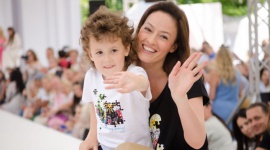 Gwiazdy pokochały te T-shirty. Ty też możesz je mieć! - Co łączy Magdalenę Różczkę, Maję Bohosiewicz, Mateusza Damięckiego i Macieja Stuhra? Radość z pomagania innym i charytatywne koszulki Razem Możemy Więcej - polskiej marki Endo. Co zrobić, aby tak jak gwiazdy przyłączyć się do akcji?