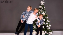 Coraz bliżej Święta - Endo odkrywa bożonarodzeniowe tajemnice! - Ho Ho Ho…już za chwilę Święty Mikołaj gromko zapuka do naszych drzwi, wskoczy przez zakurzony komin lub zaparkuje sanie na naszym podjeździe. Dzieci z radością go przywitają, poczęstują mlekiem i ciasteczkami, a za szczery uśmiech dostaną wymarzony prezent. Święta tuż, tuż…
