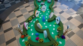 Zakątek wielkanocnych atrakcji w Silesia City Center - Wielkanoc nie obejdzie się bez kolorowych pisanek, baranków i zajączków. Aż do 19 kwietnia w Silesia City Center na najmłodszych czeka strefa świątecznych atrakcji, a w niej multimedialne pisanki i wielkanocne kolorowanki.