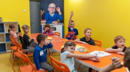 Wakacyjny, bezpłatny kurs angielskiego dla dzieci - Jak spędzić lato w Bytomiu, łącząc przyjemne z pożytecznym? Atrakcyjną propozycją dla najmłodszych jest bezpłatny kurs języka angielskiego w Szkole Języków Obcych Profi-Lingua w Agorze Bytom.