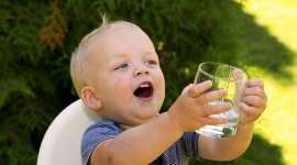 Opieka nad maluchem podczas upałów - O czym powinien wiedzieć każdy rodzic?