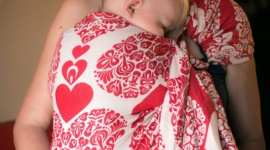 Chustowe ABC – jak zacząć przygodę z noszeniem dzieci w chustach - Młode mamy, kierując się komfortem i zdrowiem maleństwa przykładają ogromną wagę do rzeczy, z których korzystać będzie dziecko. Nic dziwnego, że na etapie wyboru pierwszej chusty do kangurowania pojawia się wiele pytań i wątpliwości.