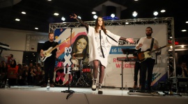 Roksana Węgiel w Bytomiu - Tłumy, prezenty i wielkie emocje towarzyszyły występowi Roksany Węgiel w Bytomiu. Wokalistka porwała publiczność. Zobaczcie, jak bawili się Ślązacy!