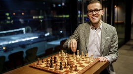 15 minut gry w szachy z dziećmi - jaki efekt? - W ostatnich latach szachy zyskują w Polsce coraz większość popularność. Szachowe rozgrywki sprawiają przyjemność i przynoszą satysfakcję nie tylko dorosłym, ale także dzieciom. Michał Kanarkiewicz, nauczyciel szachów uważa, że...