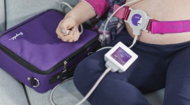 Zadbaj o bezpieczeństwo w ciąży! Zamów już dziś mobilne KTG Pregnabit - Badanie KTG to „złoty standard” opieki okołoporodowej wykonywane obowiązkowo u każdej kobiety w III trymestrze ciąży. Dzięki telemedycznemu urządzeniu KTG Pregnabit, badanie można wykonać o każdej porze, w zaciszu swojego domu.