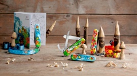 PIERWSZA PRZYGODA Z MY FIRST VICTORINOX - Najmłodsi są zawsze bardzo ciekawi świata i chętnie odkrywają jego tajemnice, ale wpierw trzeba zadbać o to, by robiły to w bezpieczny sposób. Młodym poszukiwaczom przygód z pewnością przyda się scyzoryk My First Victorinox, którego ostrze ma specjalnie zaokrąglony czubek.