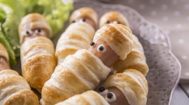 Przekąska albo psikus! Proste przepisy, którymi zaskoczysz dziecko w Halloween - Za chwilę Halloween. Święto wyczekiwane szczególnie przez najmłodszych. Choć w tym roku będzie obchodzone trochę inaczej, może być równie wesoło i magicznie.