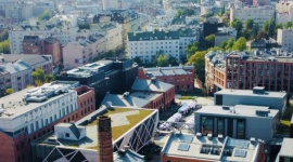 Rozpoczęła się pełna atrakcji Artystyczna Jesień w warszawskim Koneserze - W warszawskim Centrum Praskim Koneser trwa cykl wydarzeń pod hasłem Artystyczna Jesień. Do połowy grudnia codziennie można wziąć udział w kilkuset bezpłatnych i rozwijających pasje atrakcjach, przeznaczonych dla dzieci, młodzieży i dorosłych.