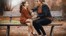 Czy powinniśmy negocjować z dziećmi? - Komunikacja z dziećmi bywa wyzwaniem, o czym wie chyba każdy rodzic. Rodzinnie stawiamy czoła buntom dwulatka czy trzylatka, różnym trudnościom dnia codziennego związanym np. ze zmotywowaniem dzieci do nauki, czy ich uczestnictwem w domowych obowiązkach.