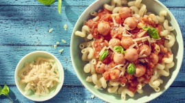 Pomysły na dania dla najmłodszych - Mini parówki Foodbolówki Sokoliki doskonale sprawdzą się jako szybka, pożywna przekąska, składnik sałatki czy też dodatek do tarty bądź makaronu.